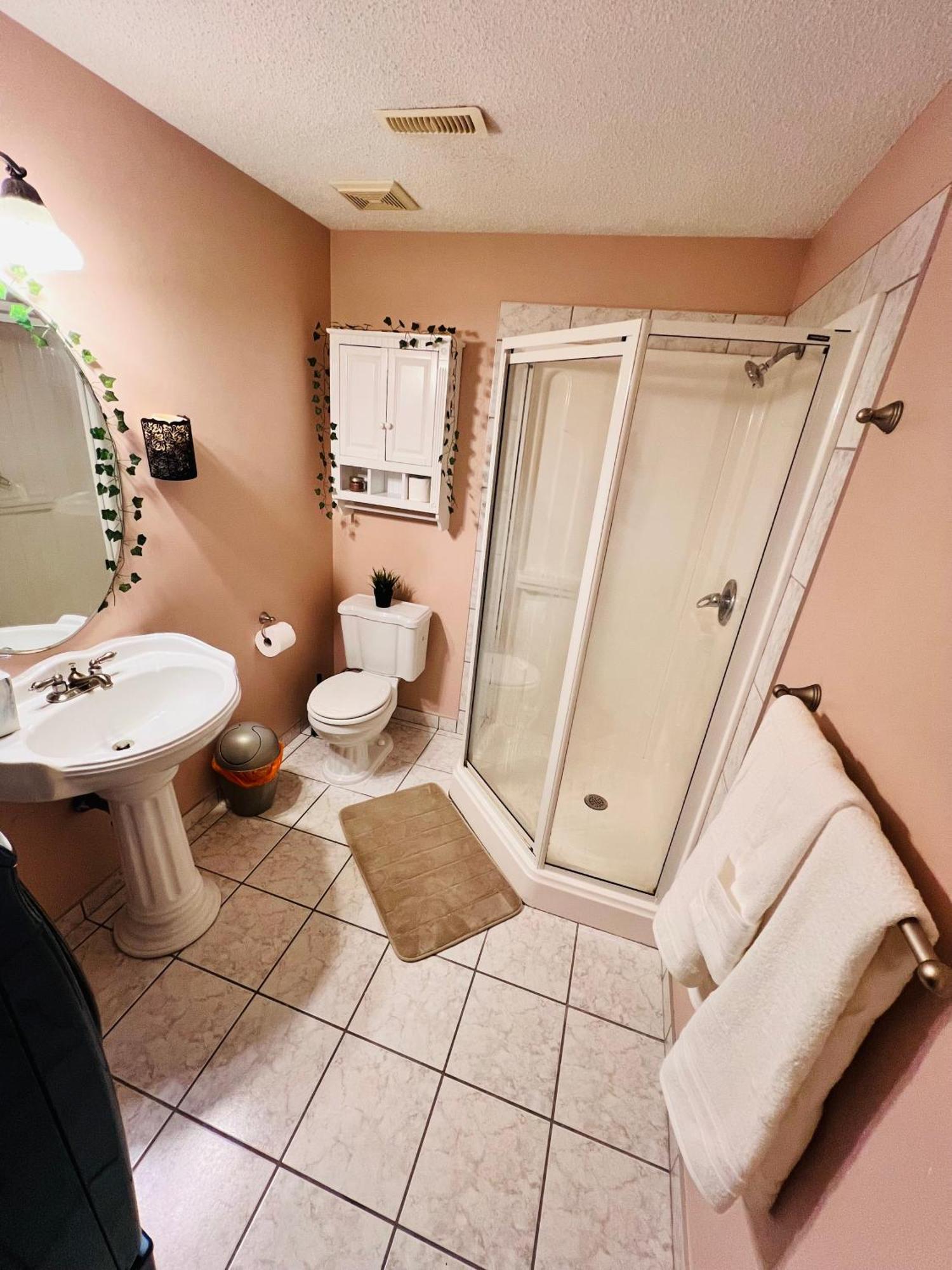 A Classic Homely Basement Suite! Chestermere Esterno foto