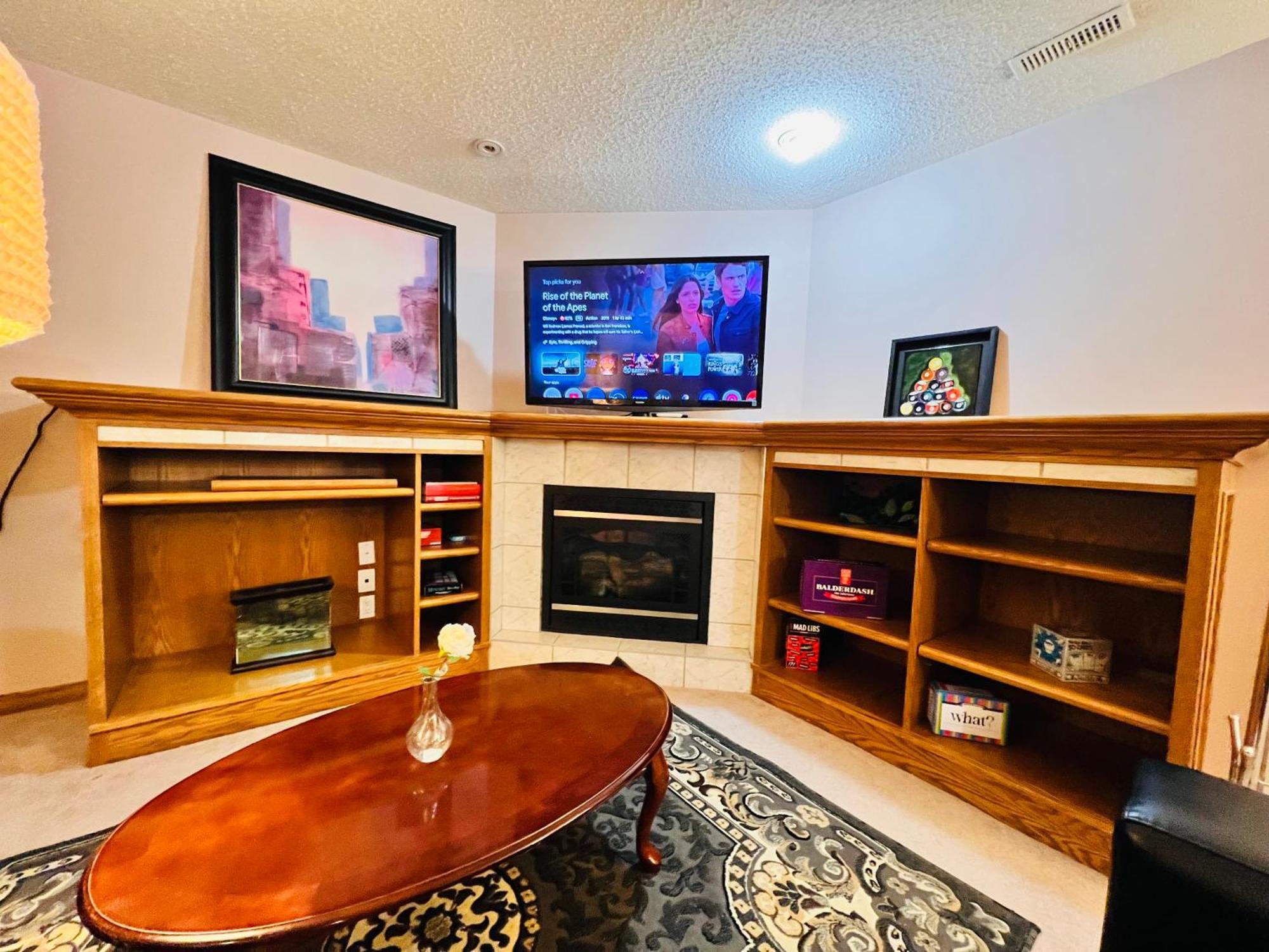 A Classic Homely Basement Suite! Chestermere Esterno foto