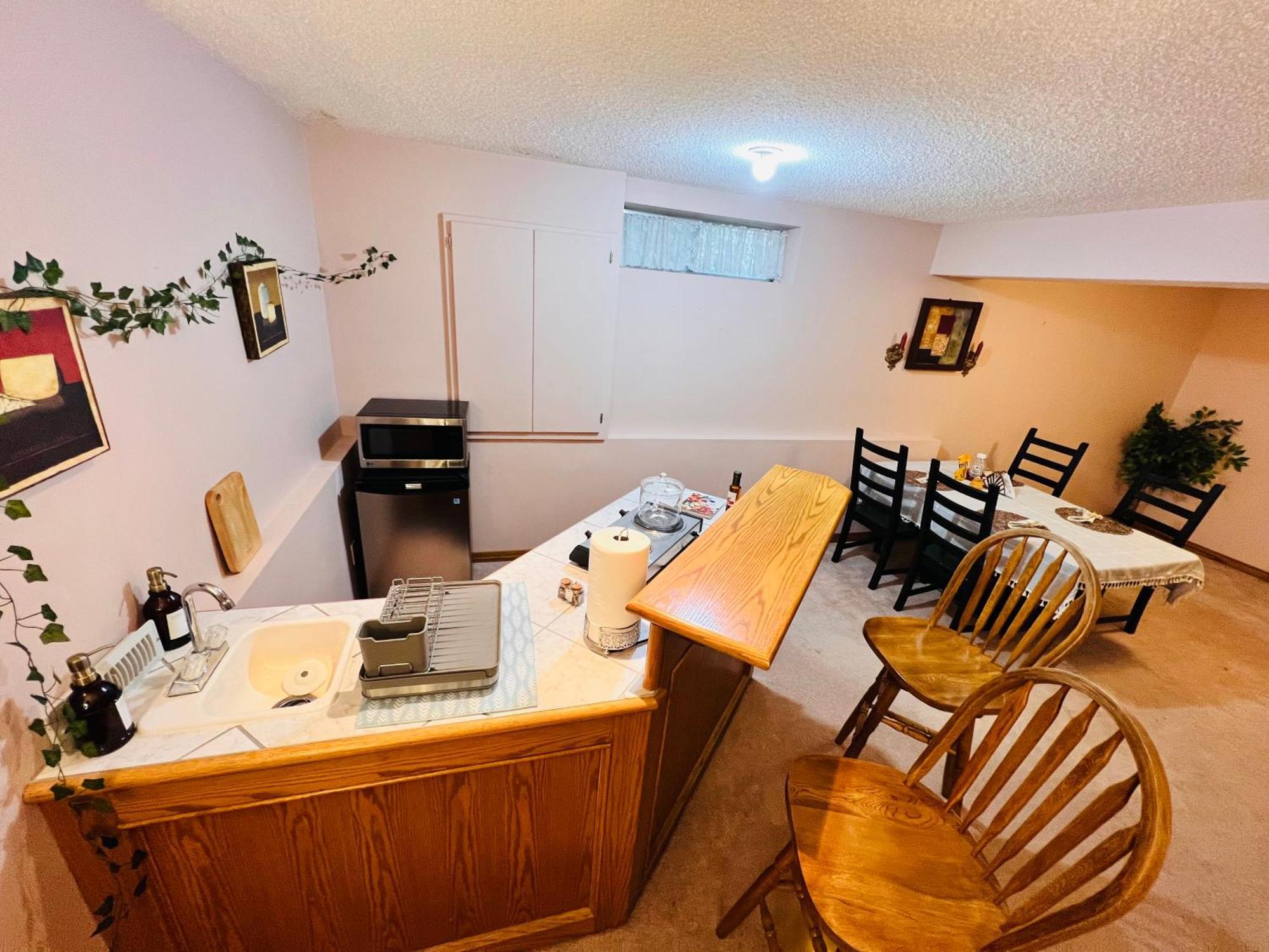 A Classic Homely Basement Suite! Chestermere Esterno foto