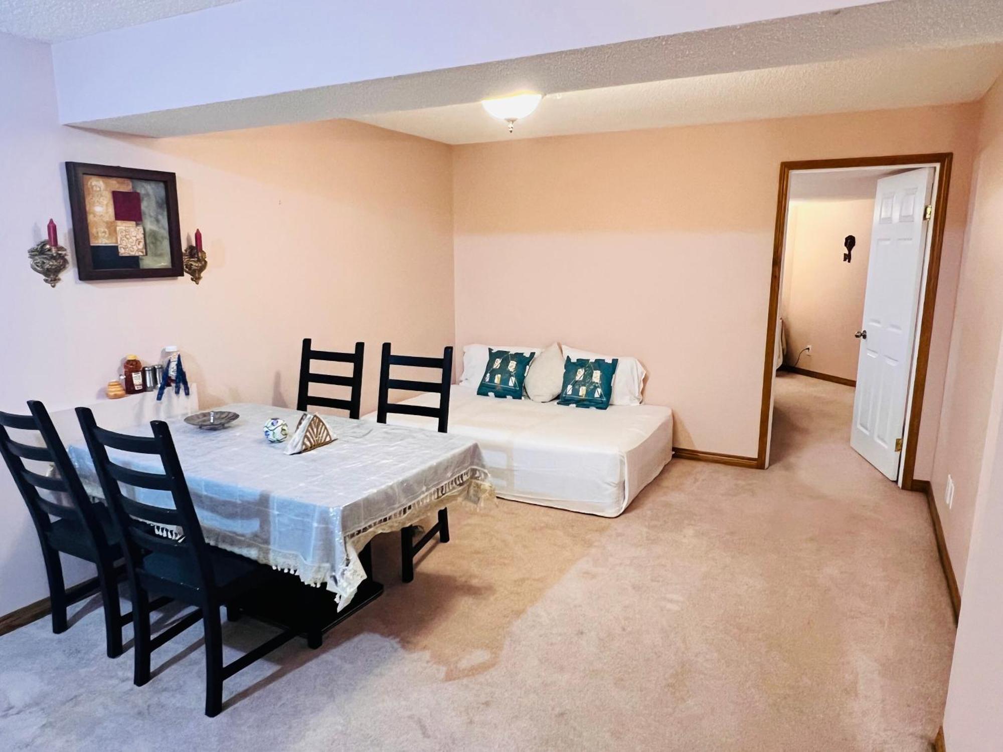 A Classic Homely Basement Suite! Chestermere Esterno foto