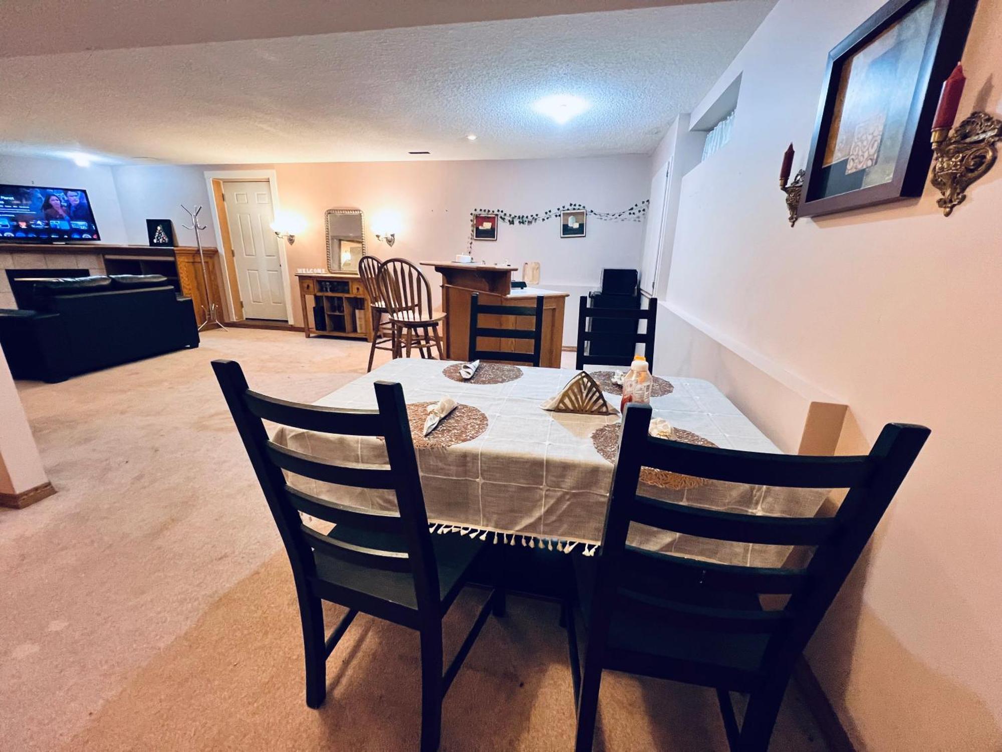 A Classic Homely Basement Suite! Chestermere Esterno foto