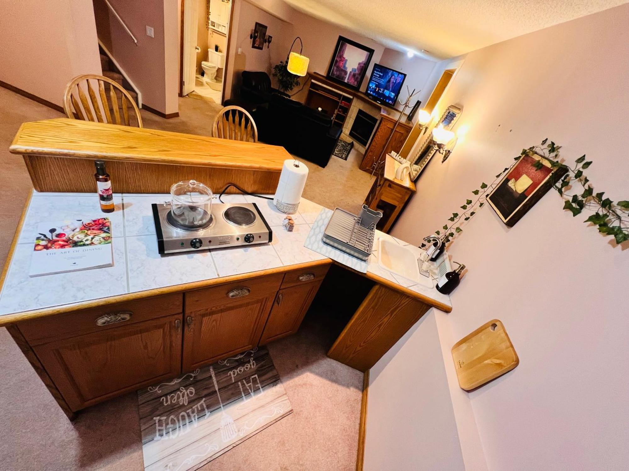 A Classic Homely Basement Suite! Chestermere Esterno foto
